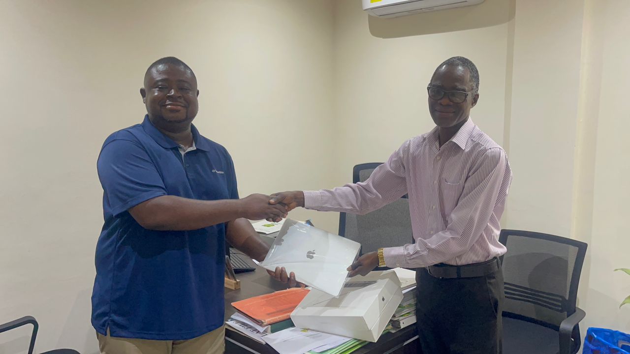 Thrive Africa Edutech donates MacBook Pro to Wesley Girls’ ICT department, launches free AI training for teachers